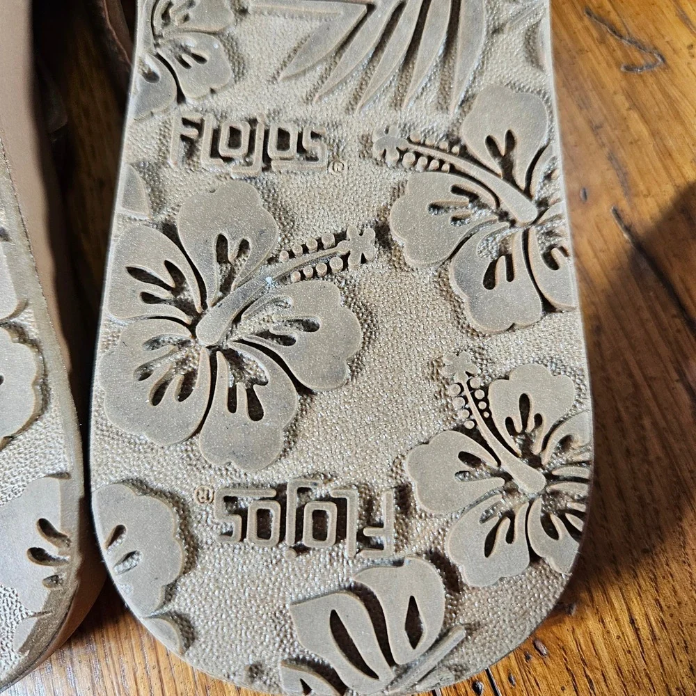 Flojos Rosita Women's Flip Flop Sandals Brown‎ Embossed Floral Thong Size 9